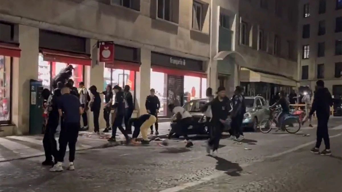 PSG tarih yazdı, Paris karıştı! Metro durakları kapatıldı, izdiham yaşandı! Şampiyonluk kutlamaları 81 gözaltıyla bitti! 4