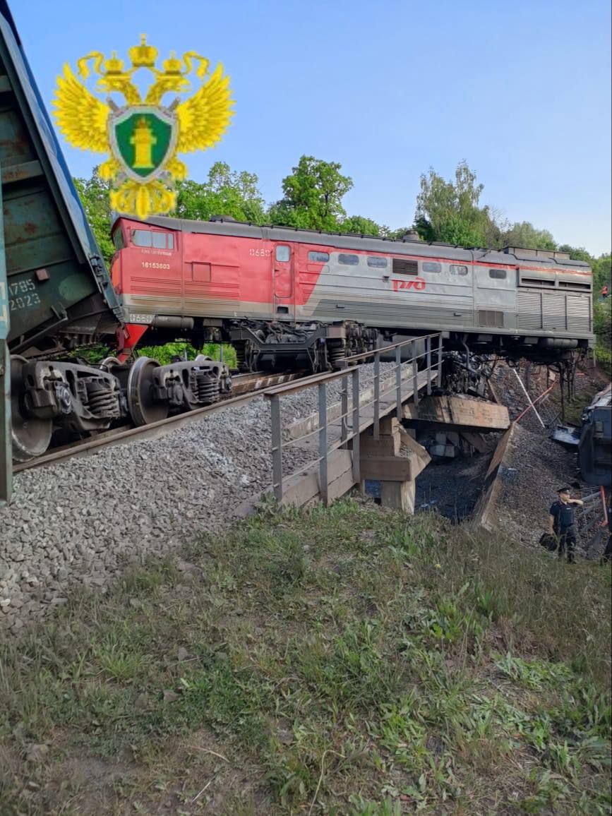 Rusya'da yolcu treninin üzerine köprü çöktü: 7 ölü, 66 yaralı 2