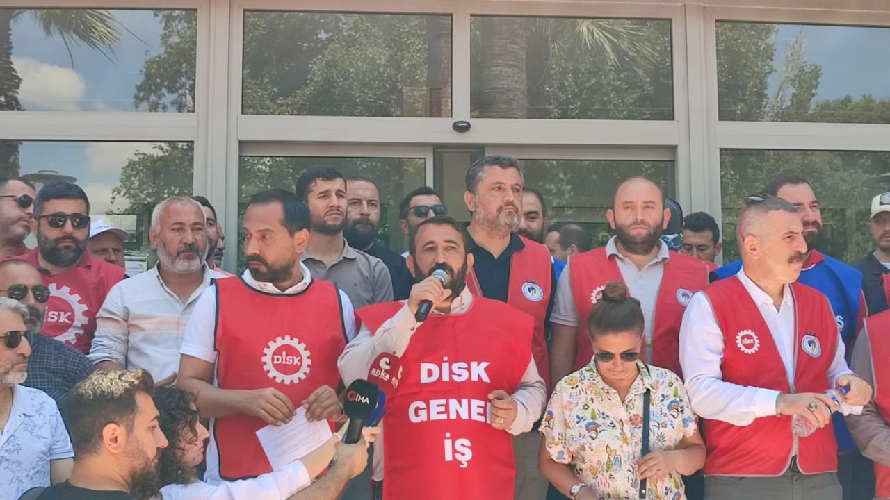 İzmir grev yüzünden kokmaya başladı: Çöpler sokaklara taştı! DİSK'ten yarın için büyük tehdit... 6