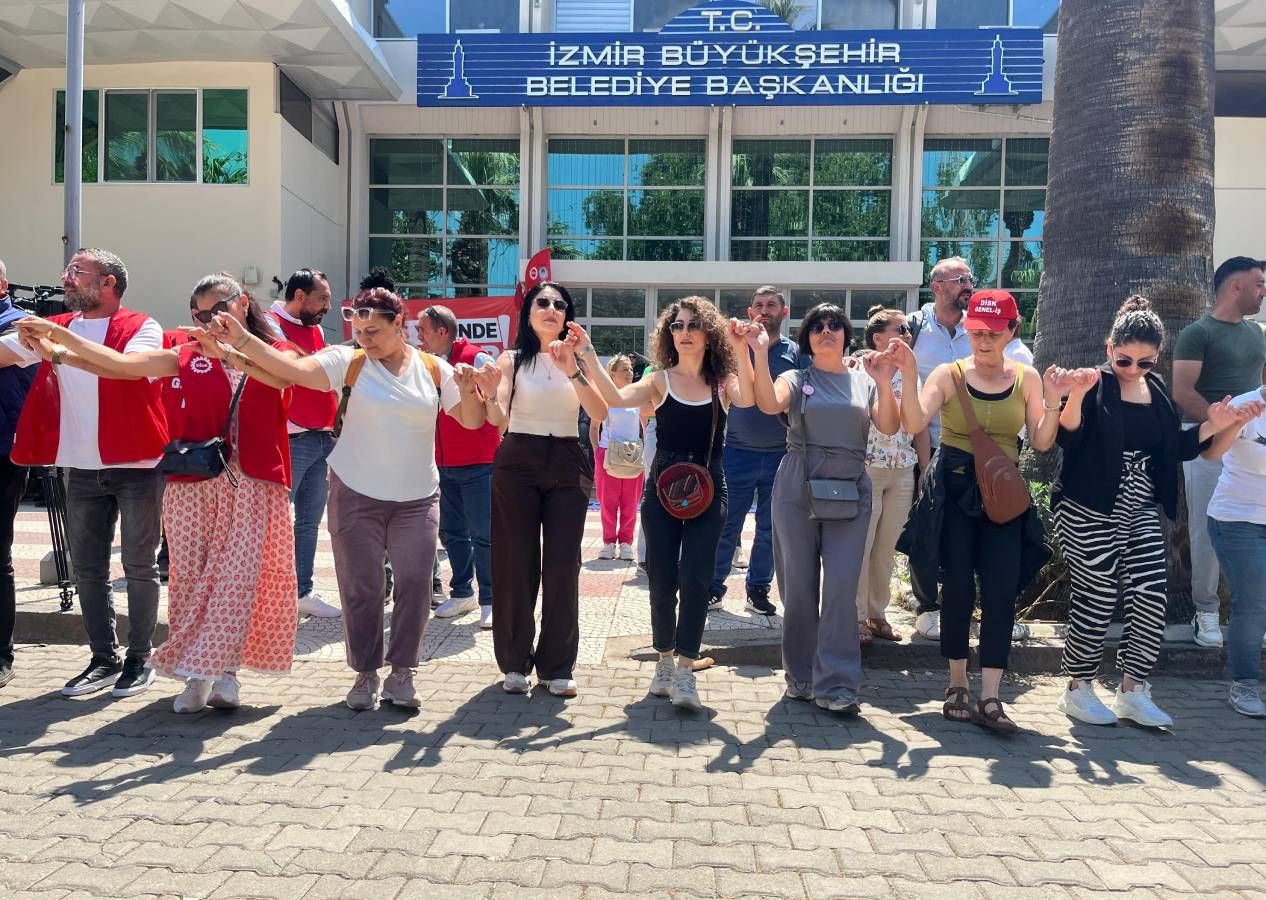 İzmir grev yüzünden kokmaya başladı: Çöpler sokaklara taştı! DİSK'ten yarın için büyük tehdit... 7
