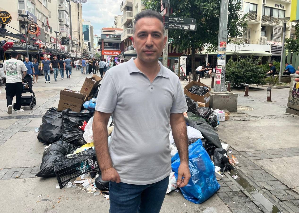 İzmir grev yüzünden kokmaya başladı: Çöpler sokaklara taştı! DİSK'ten yarın için büyük tehdit... 4