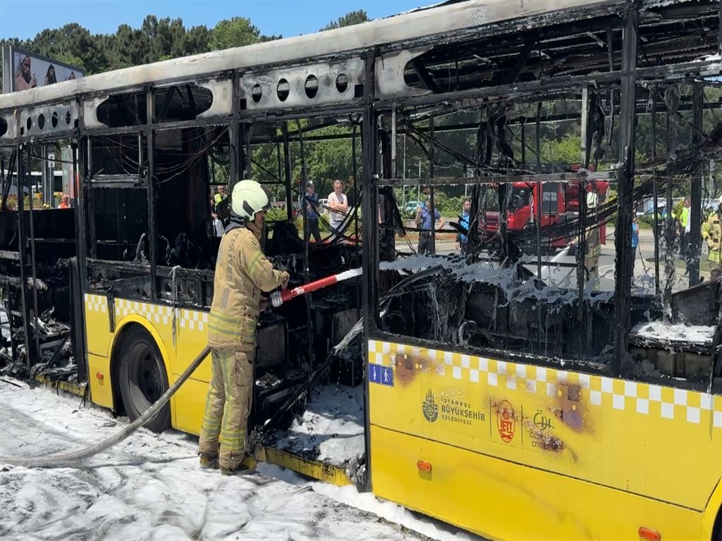 Sarıyer’de İETT otobüsü alev alev yandı! 25 yolcu saniyelerle ölümden döndü... 8