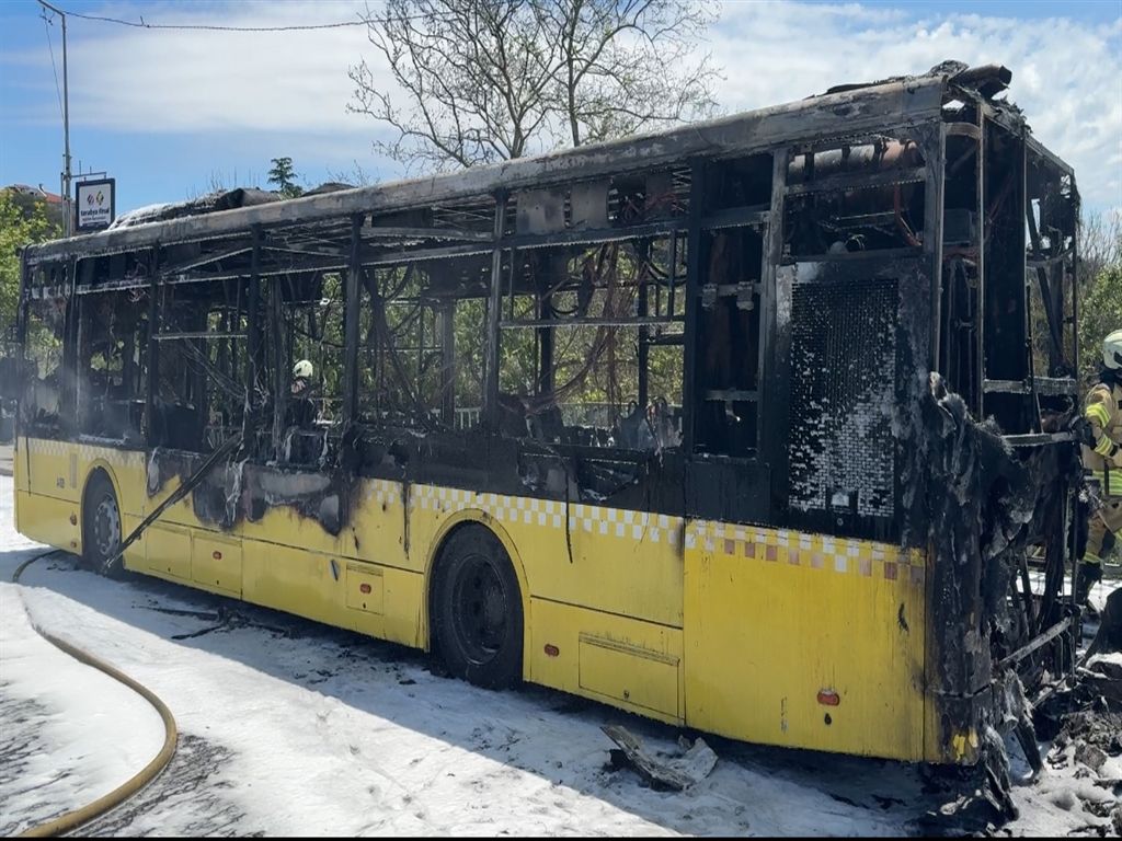 Sarıyer’de İETT otobüsü alev alev yandı! 25 yolcu saniyelerle ölümden döndü... 3