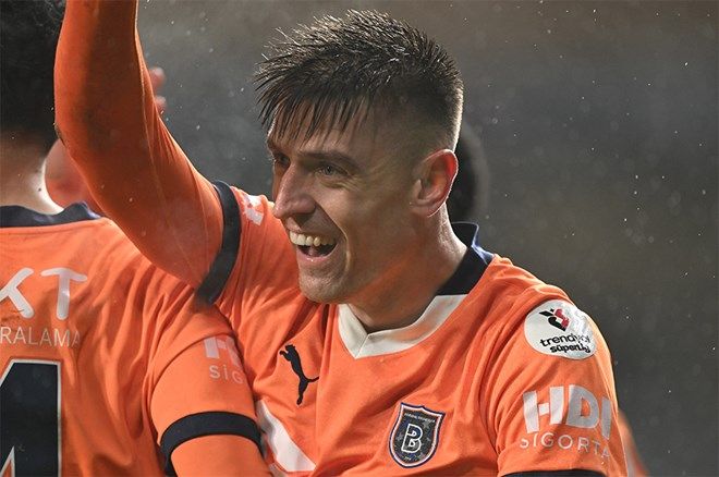 Başakşehir transferi resmen duyurdu: Krzysztof Piatek'ten dev gelir! 4