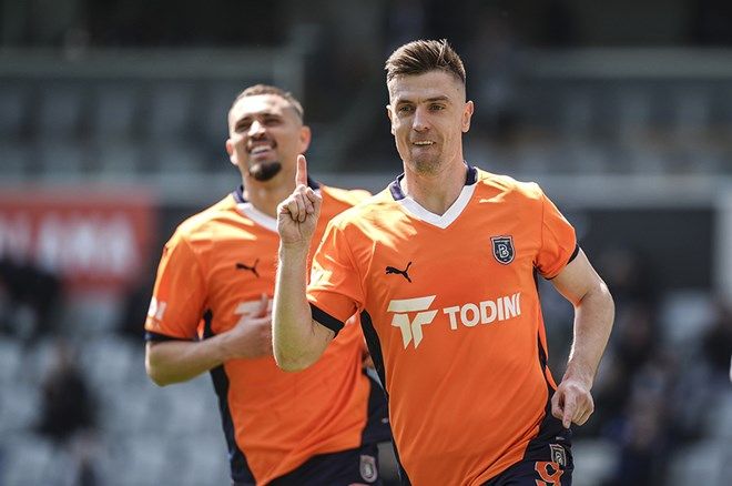 Başakşehir transferi resmen duyurdu: Krzysztof Piatek'ten dev gelir! 5