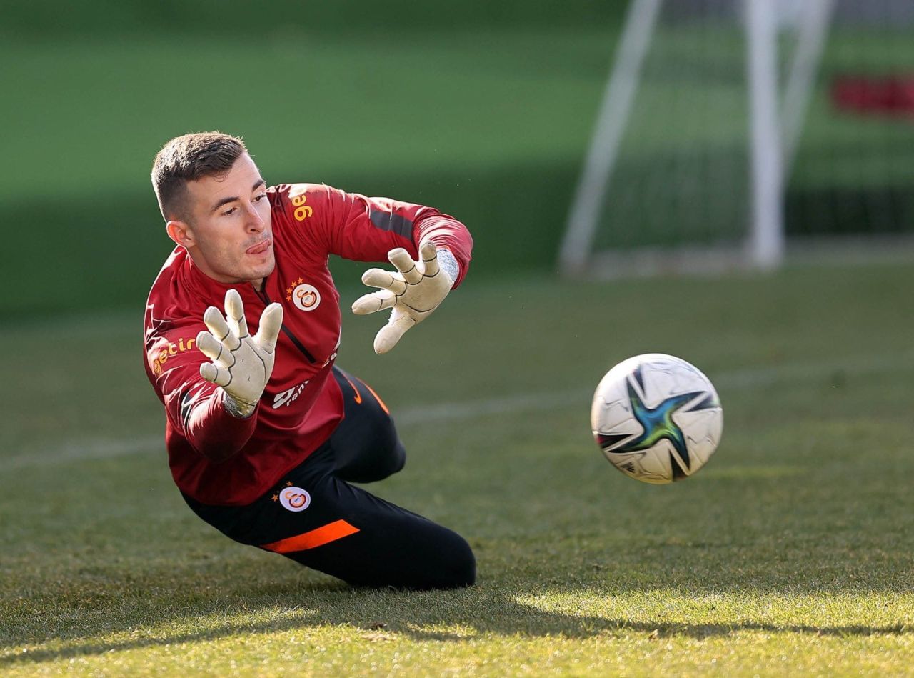 Galatasaray'dan “yeni Muslera” hamlesi: Transferde tek rakibi var! 5