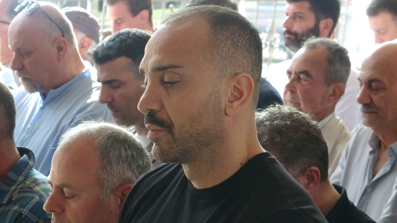 Demet Akalın'ı yıkan ölüm! Kuzeninin cenazesinde gözyaşlarına boğuldu 3