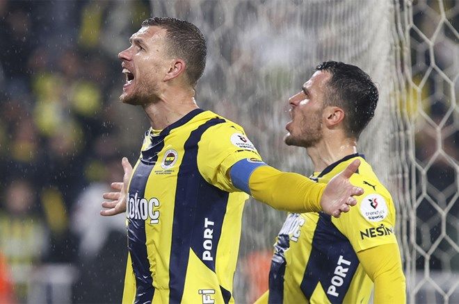 Edin Dzeko için flaş iddia: Real Madrid kancayı taktı! 1
