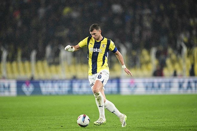 Edin Dzeko için flaş iddia: Real Madrid kancayı taktı! 6