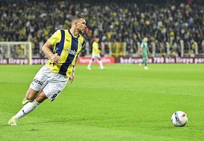 Edin Dzeko için flaş iddia: Real Madrid kancayı taktı! 7