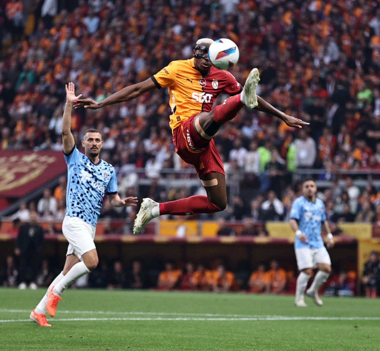 Dursun Özbek'ten Galatasaray camiasına bayram müjdesi! Osimhen'in tapusu alınıyor... İşte transferde son durum 8