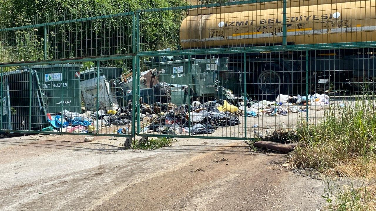 CHP'li İzmit Belediyesi’nden temizlik skandalı: Temizlik Müdürlüğü çöp içinde kaldı! 3