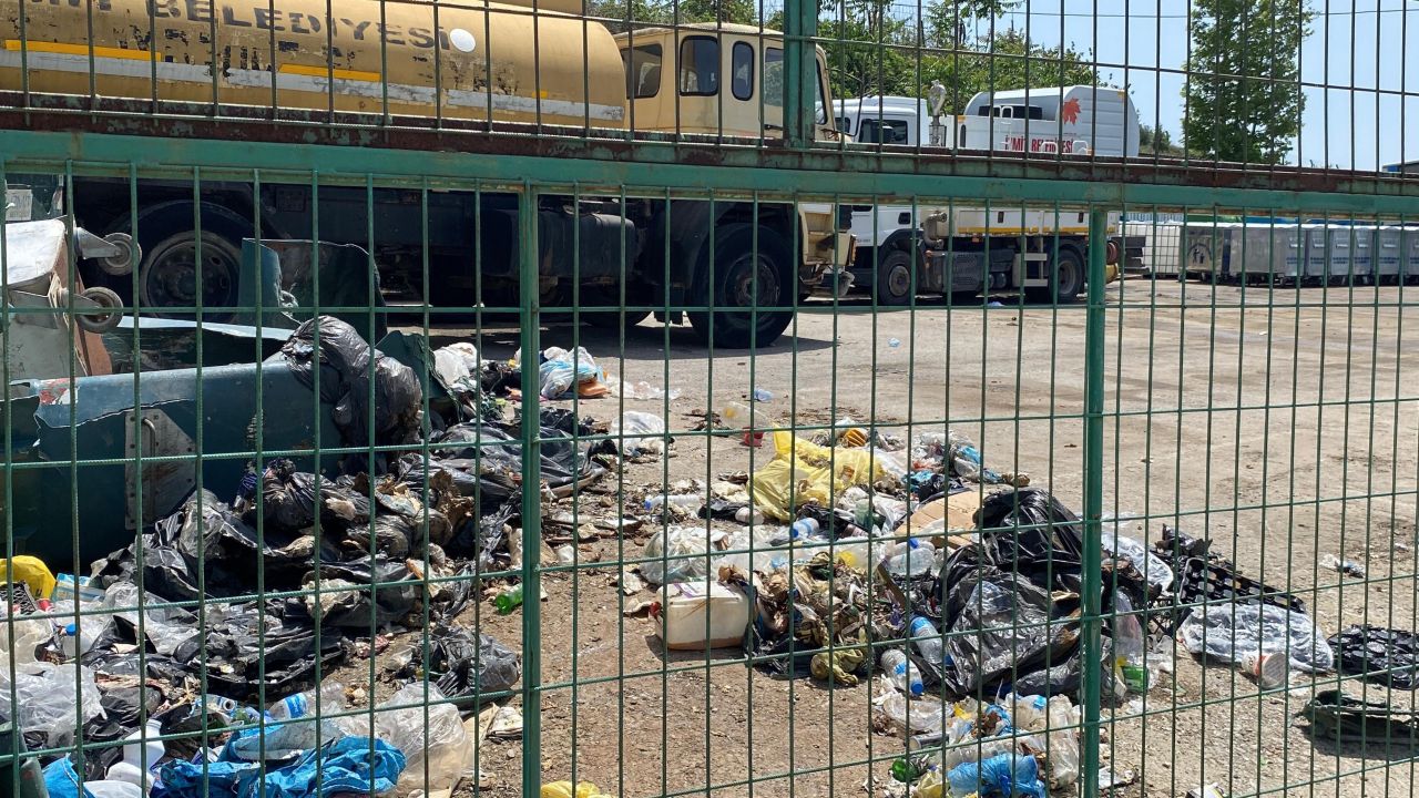 CHP'li İzmit Belediyesi’nden temizlik skandalı: Temizlik Müdürlüğü çöp içinde kaldı! 2