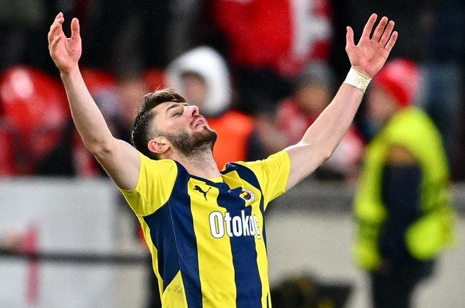 Volkan Demirel, "Sat" diyerek Fenerbahçe'nin 3 futbolcusunun üstünü çizdi 6