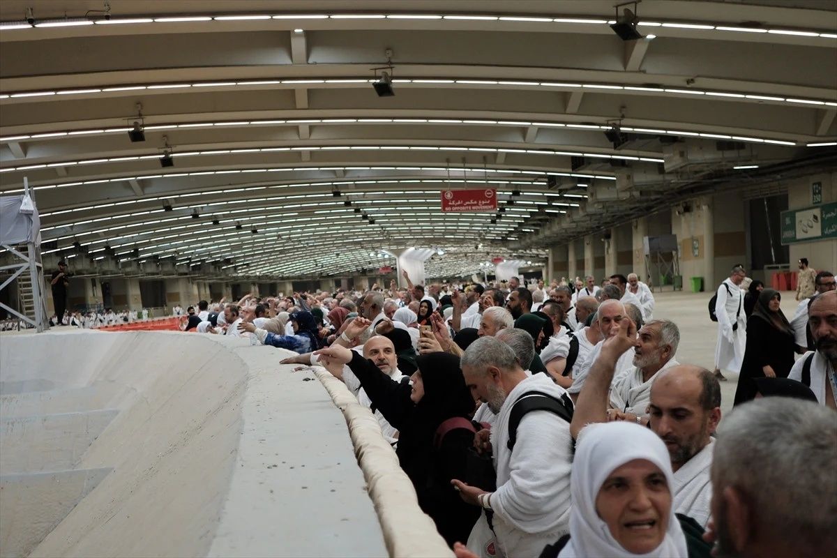 2,5 milyon Müslüman hacı oldu: Kutsal topraklarda şeytan taşlandı, hac görevleri tamamlandı 5