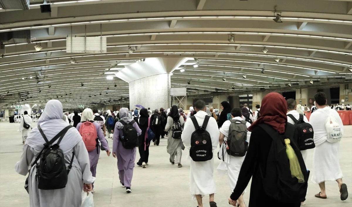 2,5 milyon Müslüman hacı oldu: Kutsal topraklarda şeytan taşlandı, hac görevleri tamamlandı 1