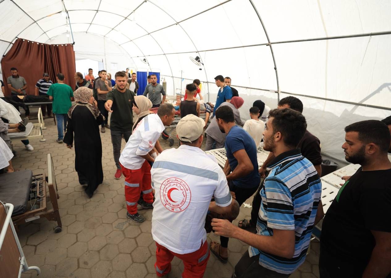 Gazze'de bayram namazı enkazlar üzerinde kılındı... Katil İsrail, Kurban Bayramı sabahı saldırılarına devam etti 4