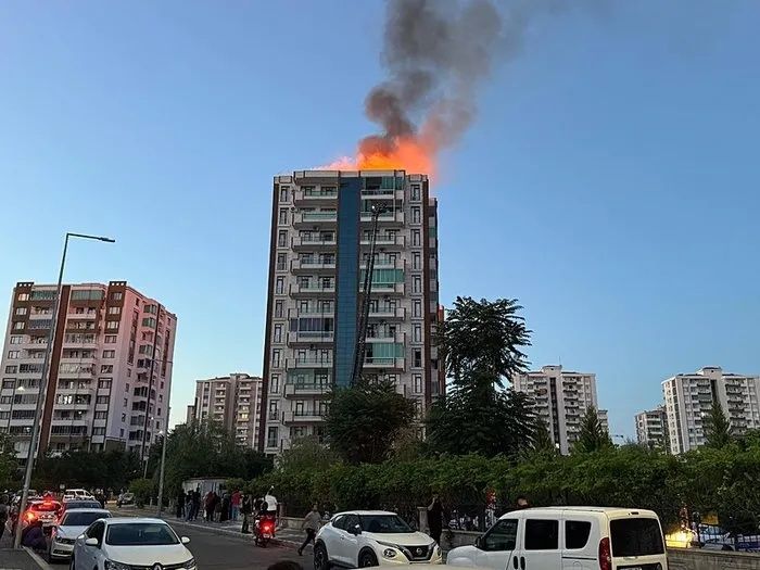 Diyarbakır'da anne ve 3 çocuğunun öldüğü yangın faciasında kan donduran detay: Yangın merdiveni vardı ama penceresi yoktu! 6