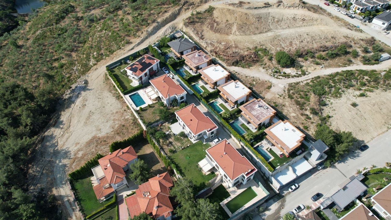Arızayı kontrol etmek isterken akıma kapıldı... Ferdi Zeyrek'in elektrik akımına kapıldığı havuzlu site görüntülendi 5