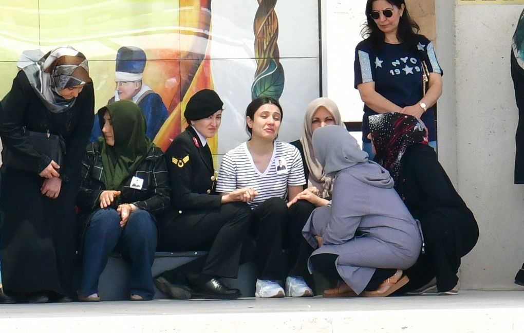 Mutluluğa giderken yolda karşılarına ölüm çıktı! Uzman çavuş Haydar Aslan ve eşi Ecemnur Aslan toprağa verildi, 5 aylık bebekleri yoğun bakımda 3