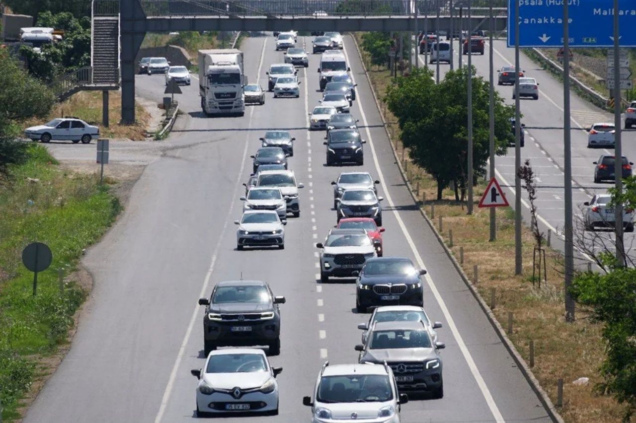 Bayram dönüşü İstanbul’da yoğunluk başladı! Tekirdağ girişinde trafik artıyor 1