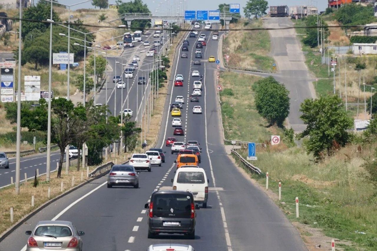 Bayram dönüşü İstanbul’da yoğunluk başladı! Tekirdağ girişinde trafik artıyor 2
