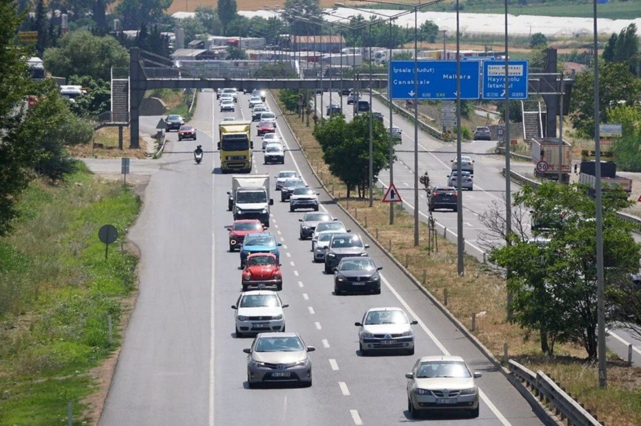 Bayram dönüşü İstanbul’da yoğunluk başladı! Tekirdağ girişinde trafik artıyor 3