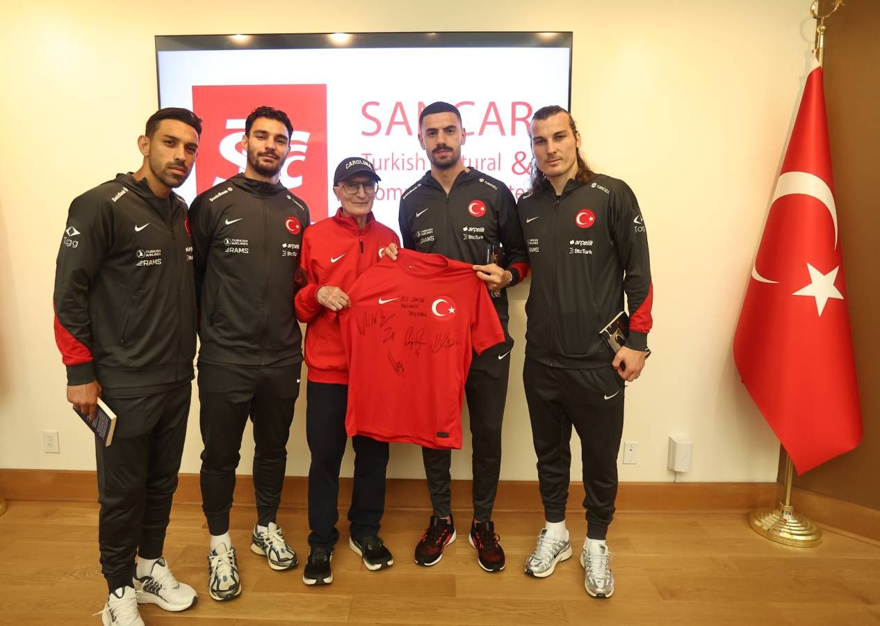 ABD galibiyeti sonrası Aziz Sancar'a ziyaret: Merih'e kitap imzaladı, "Tanrı Türkü Korusun!" notu düştü 7