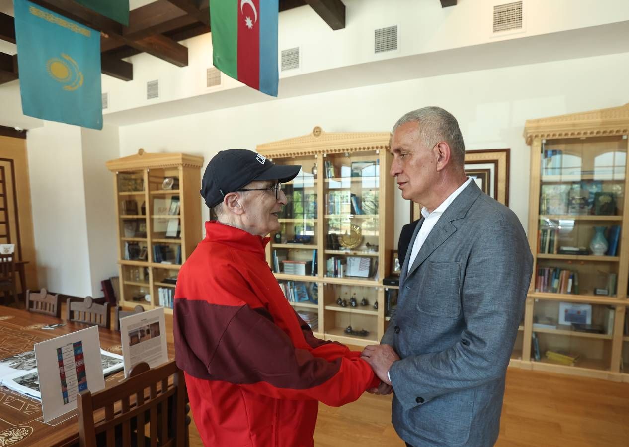 ABD galibiyeti sonrası Aziz Sancar'a ziyaret: Merih'e kitap imzaladı, "Tanrı Türkü Korusun!" notu düştü 4