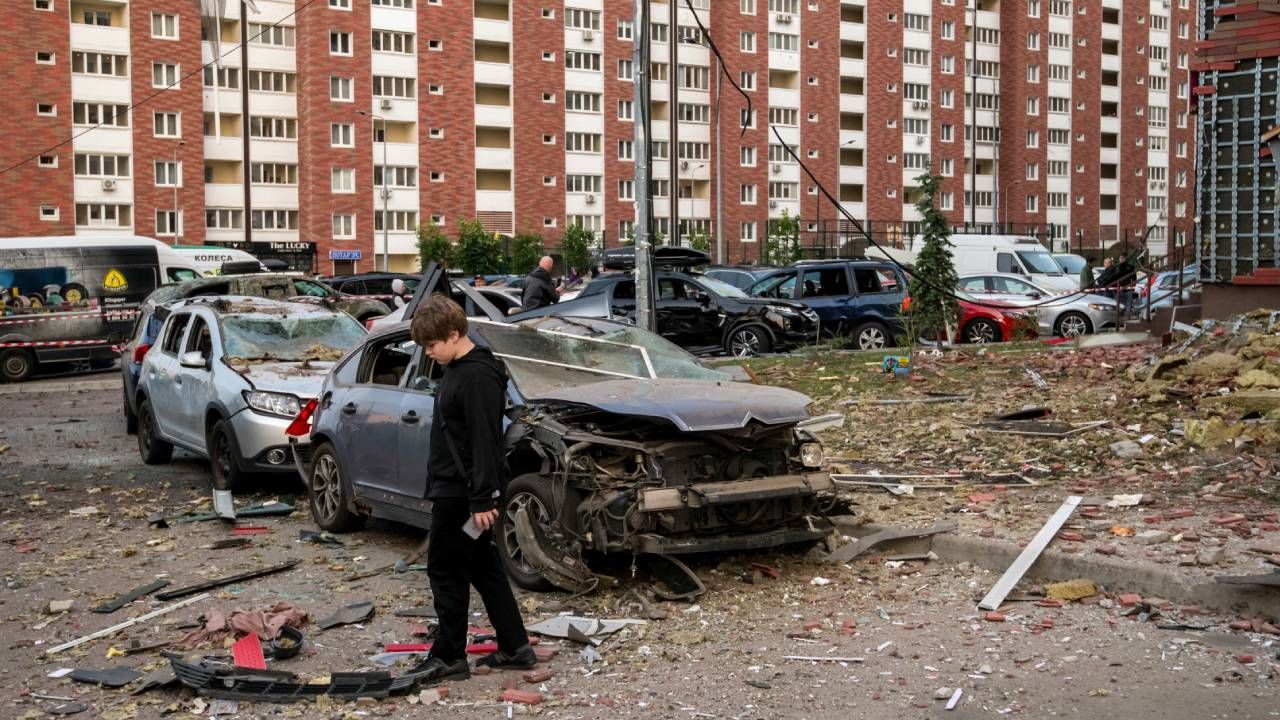Ukrayna'nın kalbine Rus füzesi yağdı! Zelenskiy: Bugün Kiev'e en büyük saldırılardan biri yapıldı 9