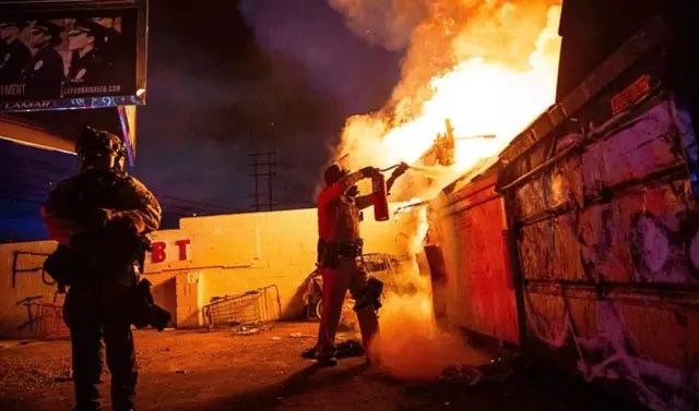 Trump’ın göçmen avı Los Angeles’ı yaktı: Askerler sokakta! İngiliz medyasından şok iddia: Amerika adım adım iç savaşa gidiyor! 7