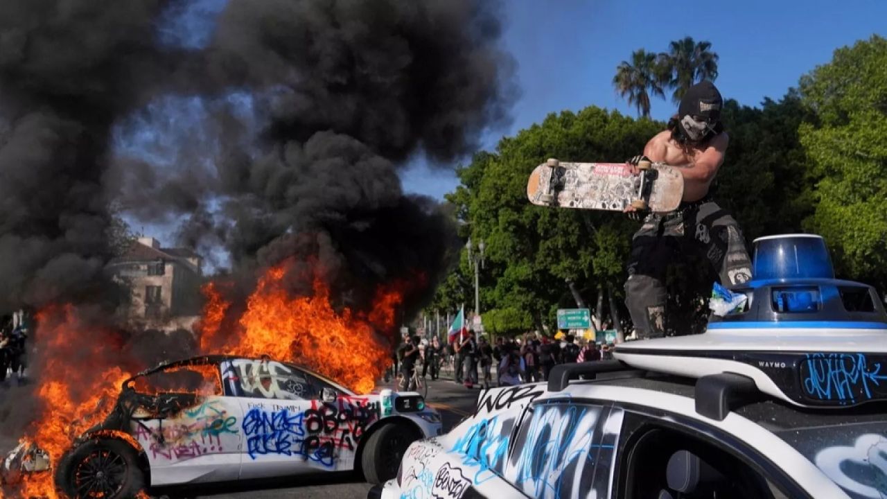 Los Angeles'ta protestolar giderek büyüyor! Donald Trump meydan okuyacak: Bugün çok önemli bir konuşma yapacağım! 4