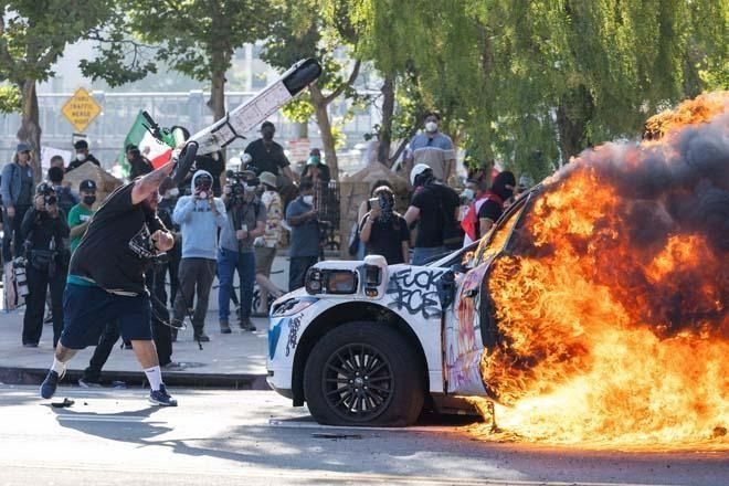 ABD'de sokaklar savaş alanı!  Los Angeles resmen kuşatma altında! Trump: Tükürürlerse vururuz! 10