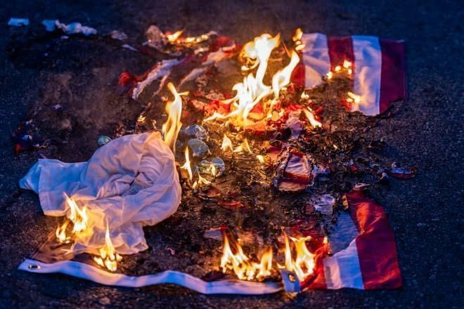 ABD'de sokaklar savaş alanı!  Los Angeles resmen kuşatma altında! Trump: Tükürürlerse vururuz! 12