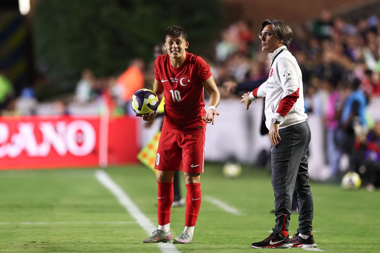Bizim Çocuklar maçı kaybetti, yeni bir yıldız kazandı... Meksika - Türkiye (1-0 Maç Sonucu) 6