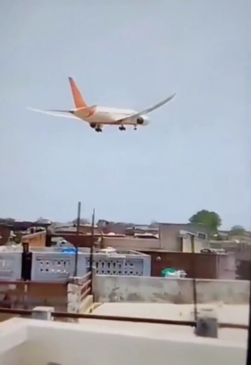 Air India pilotunun uçak düşmeden önce kuleye yardım çağrısı yaptığı ortaya çıktı! 8