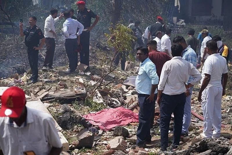 Yanmış cesetler, parçalanmış gövde… Air India uçağından gelen ilk kareler yürek dağladı! 200'den fazla ölü var... 9