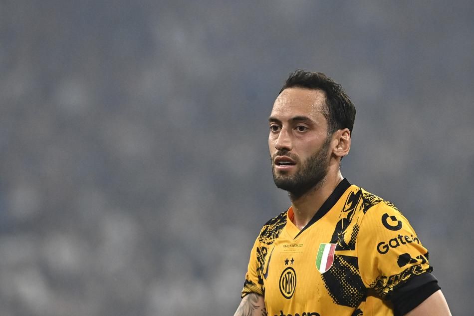 Son dakika Galatasaray'da Hakan Çalhanoğlu ile resmi görüşme gerçekleşti! 10 milyon euro maaş teklif edildi 6