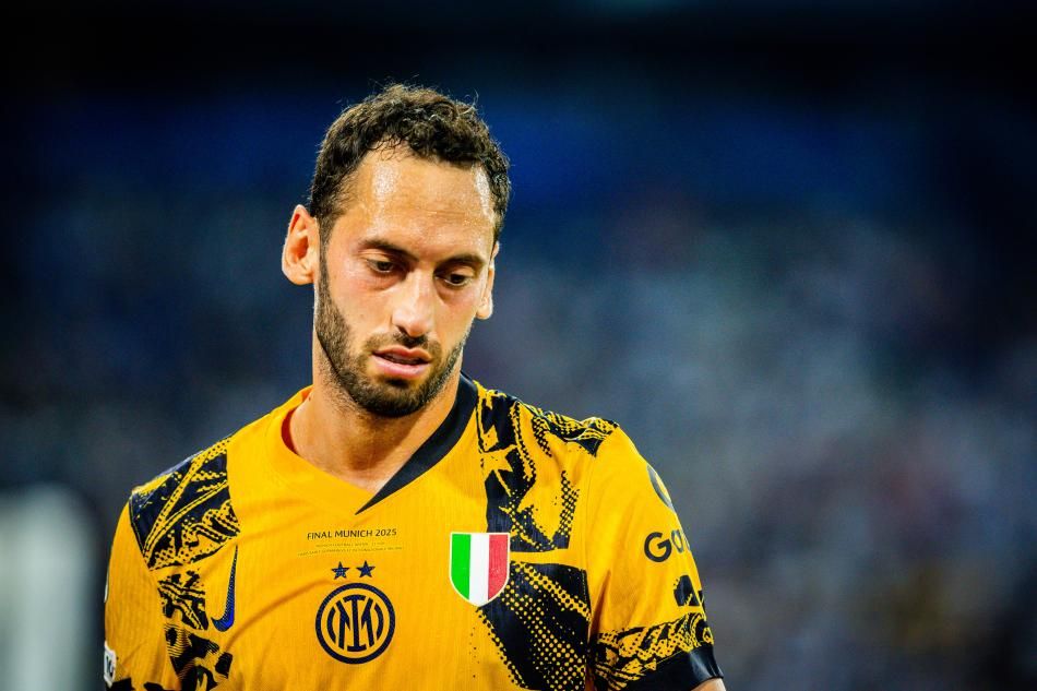 Son dakika Galatasaray'da Hakan Çalhanoğlu ile resmi görüşme gerçekleşti! 10 milyon euro maaş teklif edildi 4
