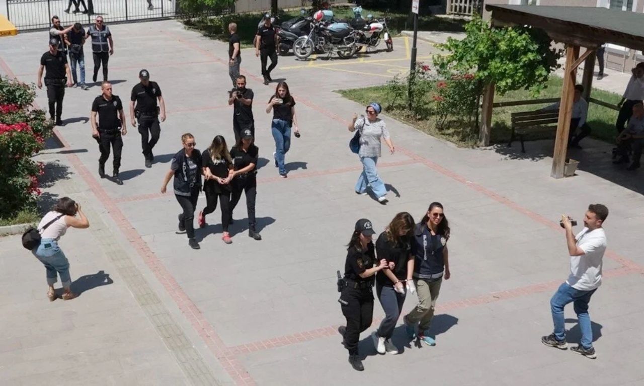 Katil zanlısının ellerinde bandaj dikkat çekti! Özge Bedir, 36 günlük bebeğinin yanında öldürüldü 3