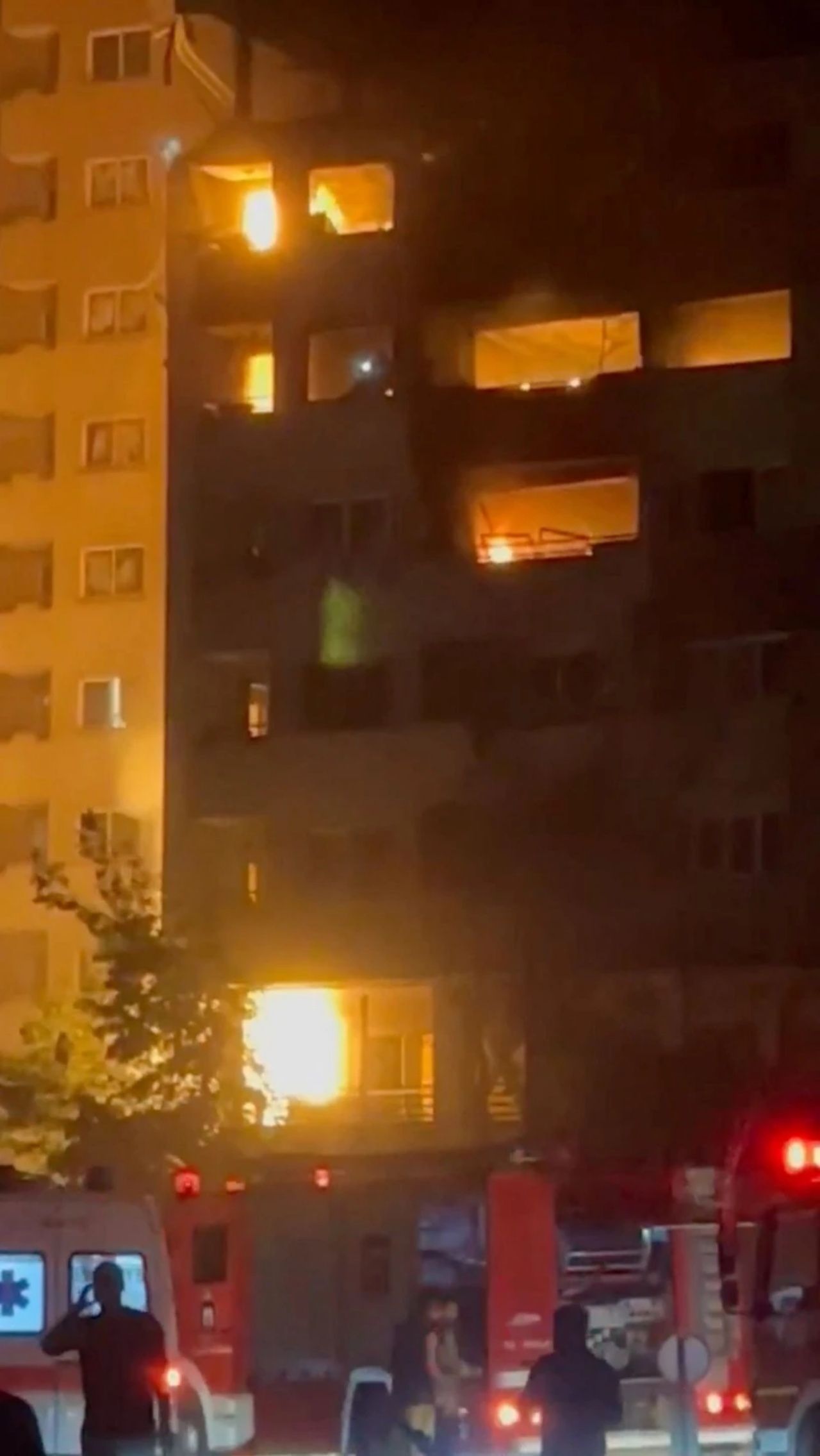 İsrail Ortadoğu'yu katlediyor! Saldırı sonrasında İran'dan ilk görüntüler geldi 3