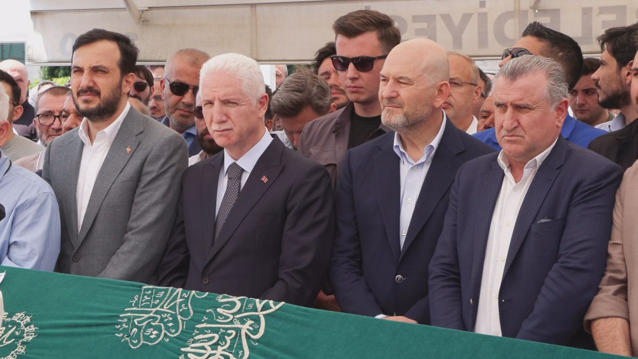Oyuncu Hüseyin Goncagül dualarla uğurlandı, cenaze törenine siyaset ve sanat camiasından birçok isim katıldı 4