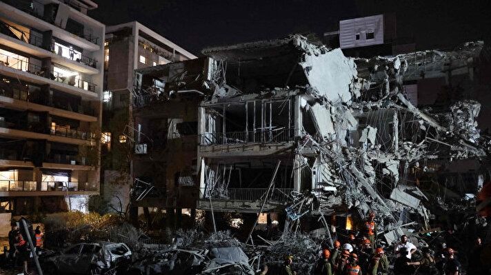 İşgalci İsrail'e ağır darbe! İran füzeleri Tel Aviv'i harabeye çevirdi! Bakanlıklar, üsler, finans merkezi yerle bir! 1
