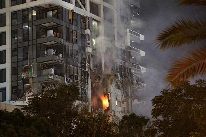 İşgalci İsrail'e ağır darbe! İran füzeleri Tel Aviv'i harabeye çevirdi! Bakanlıklar, üsler, finans merkezi yerle bir! 5