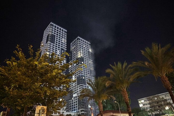 İşgalci İsrail'e ağır darbe! İran füzeleri Tel Aviv'i harabeye çevirdi! Bakanlıklar, üsler, finans merkezi yerle bir! 7