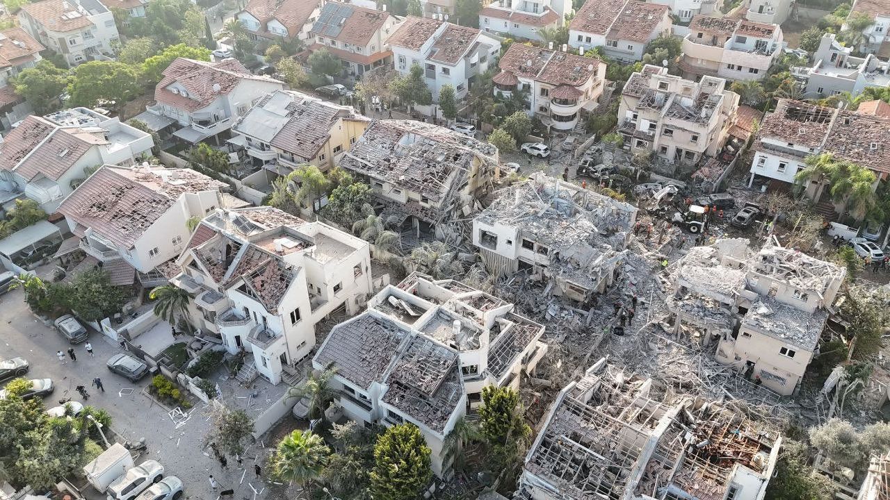 Tel-Aviv bu hale getirildi! Füze yağmuru şeklindeki İran misillemesinde bilanço ağır 4