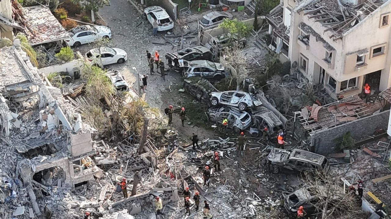 Tel-Aviv bu hale getirildi! Füze yağmuru şeklindeki İran misillemesinde bilanço ağır 3