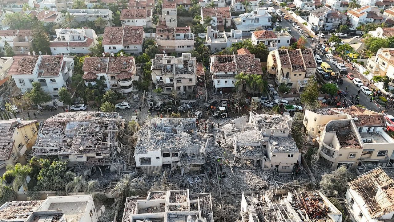 Tel-Aviv bu hale getirildi! Füze yağmuru şeklindeki İran misillemesinde bilanço ağır 2