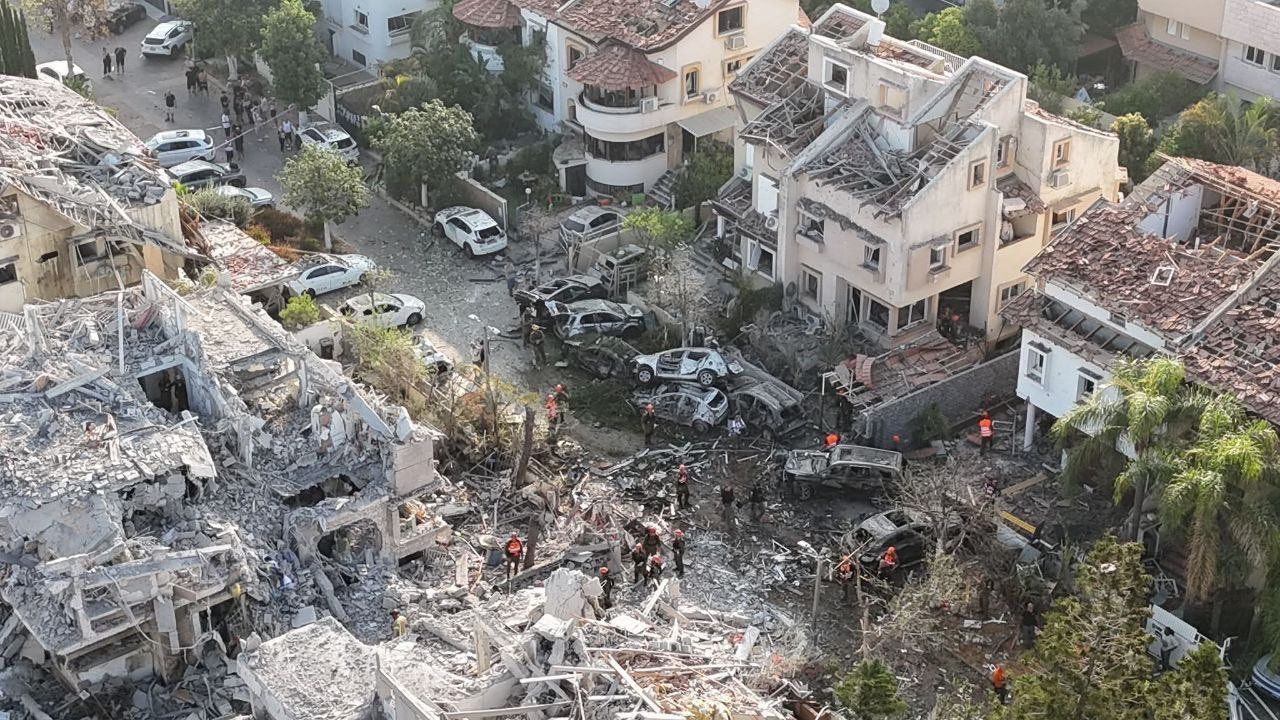 Tel-Aviv bu hale getirildi! Füze yağmuru şeklindeki İran misillemesinde bilanço ağır 1