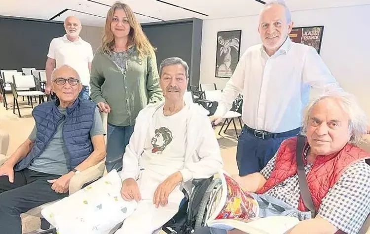 Kadir İnanır'ın sağlık durumunda sevindiren gelişme! 3 ay içinde destek almadan yürüyebilecek 4